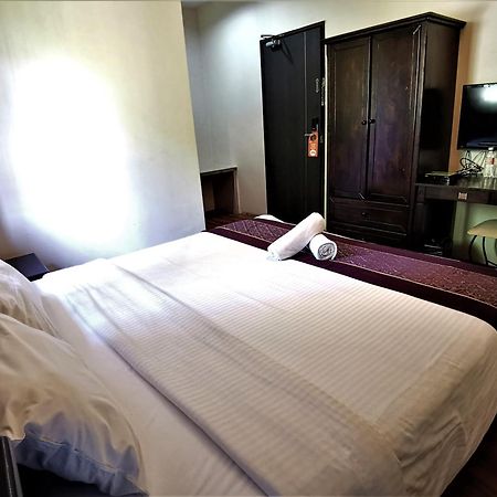 8 Boutique By The Sea Hotel Tanjung Tokong Екстериор снимка