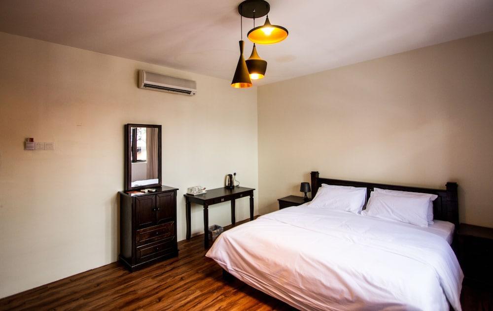 8 Boutique By The Sea Hotel Tanjung Tokong Екстериор снимка