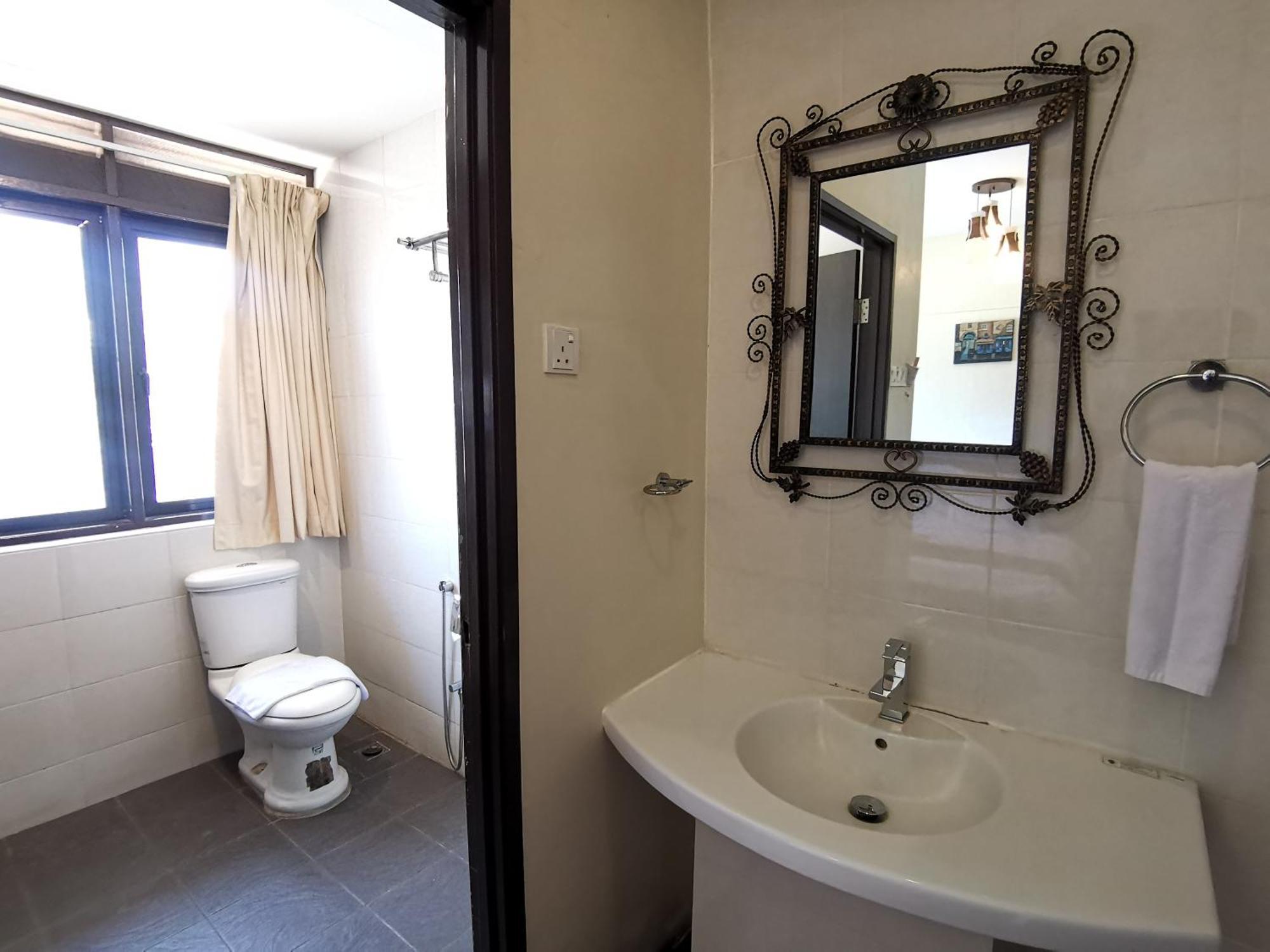 8 Boutique By The Sea Hotel Tanjung Tokong Екстериор снимка