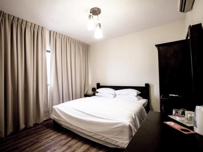 8 Boutique By The Sea Hotel Tanjung Tokong Екстериор снимка