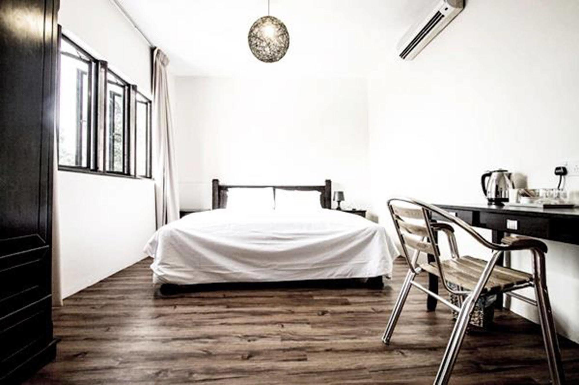 8 Boutique By The Sea Hotel Tanjung Tokong Екстериор снимка