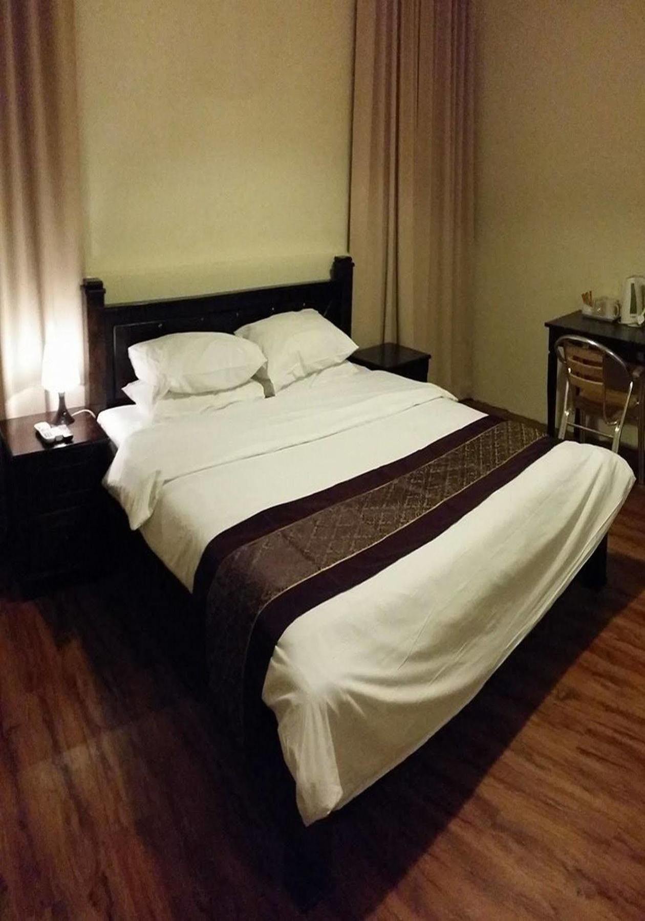 8 Boutique By The Sea Hotel Tanjung Tokong Екстериор снимка