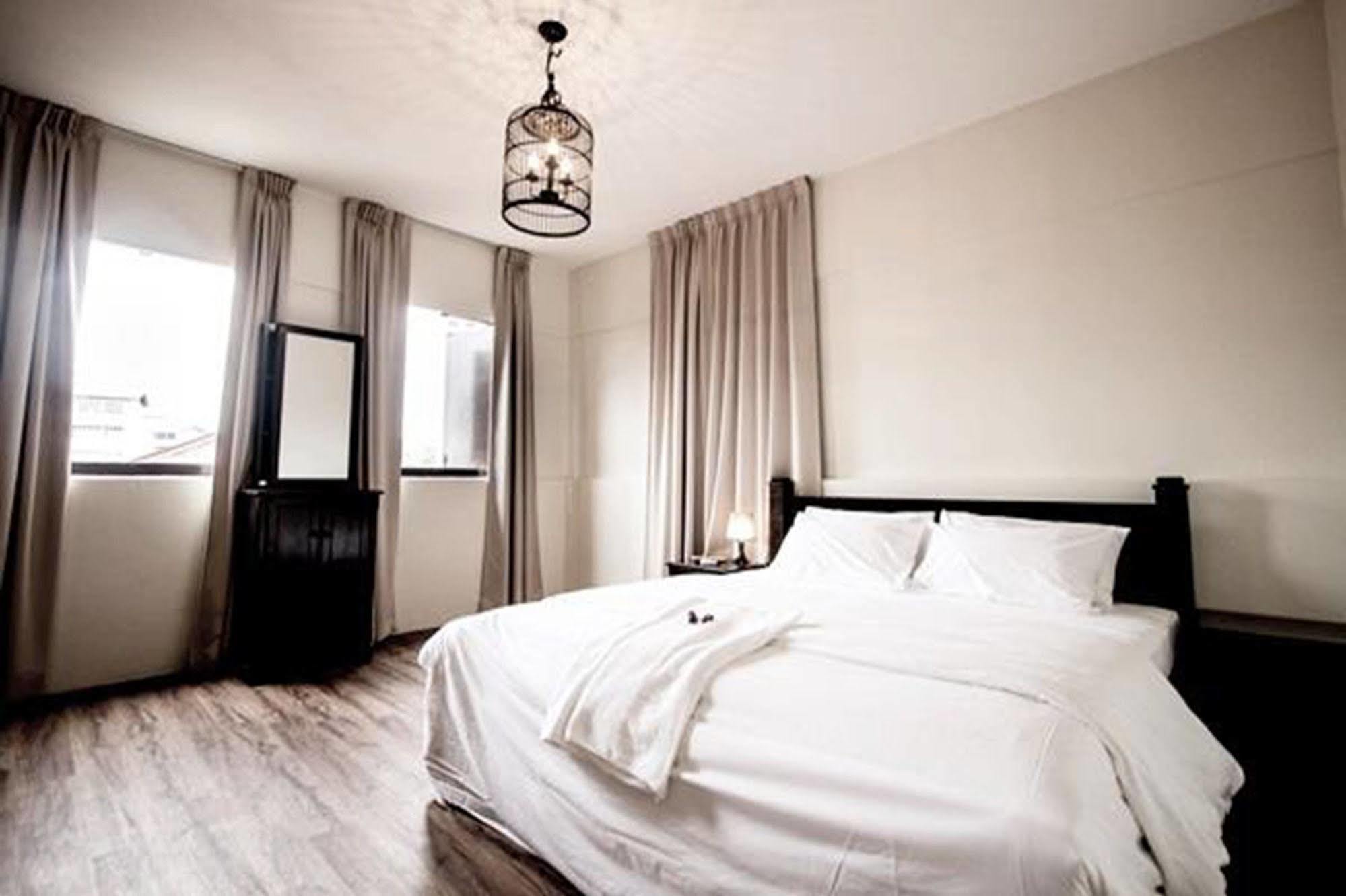 8 Boutique By The Sea Hotel Tanjung Tokong Екстериор снимка