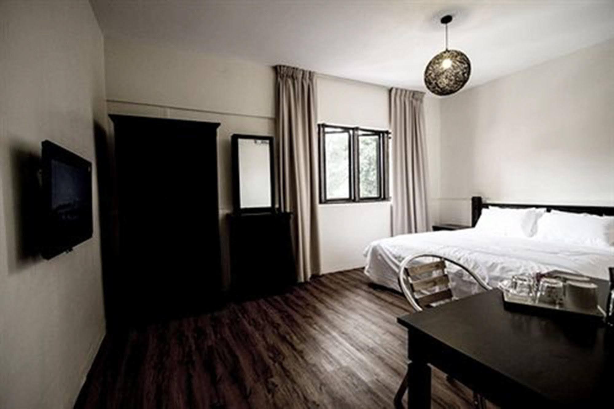 8 Boutique By The Sea Hotel Tanjung Tokong Екстериор снимка