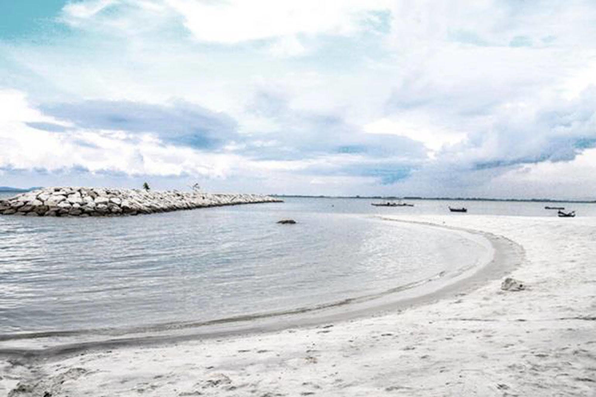 8 Boutique By The Sea Hotel Tanjung Tokong Екстериор снимка