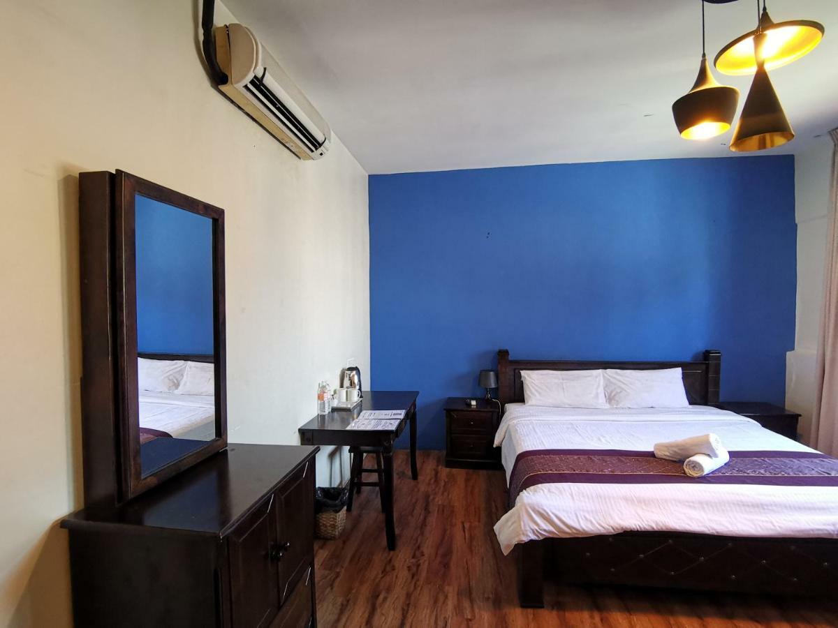 8 Boutique By The Sea Hotel Tanjung Tokong Екстериор снимка