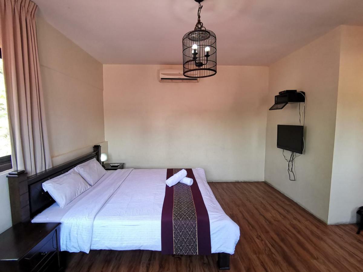 8 Boutique By The Sea Hotel Tanjung Tokong Екстериор снимка