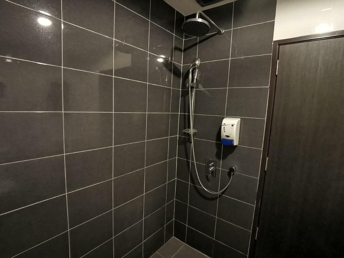 8 Boutique By The Sea Hotel Tanjung Tokong Екстериор снимка