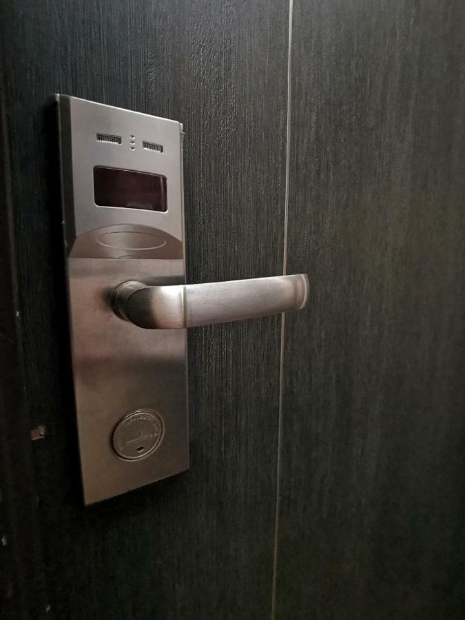 8 Boutique By The Sea Hotel Tanjung Tokong Екстериор снимка