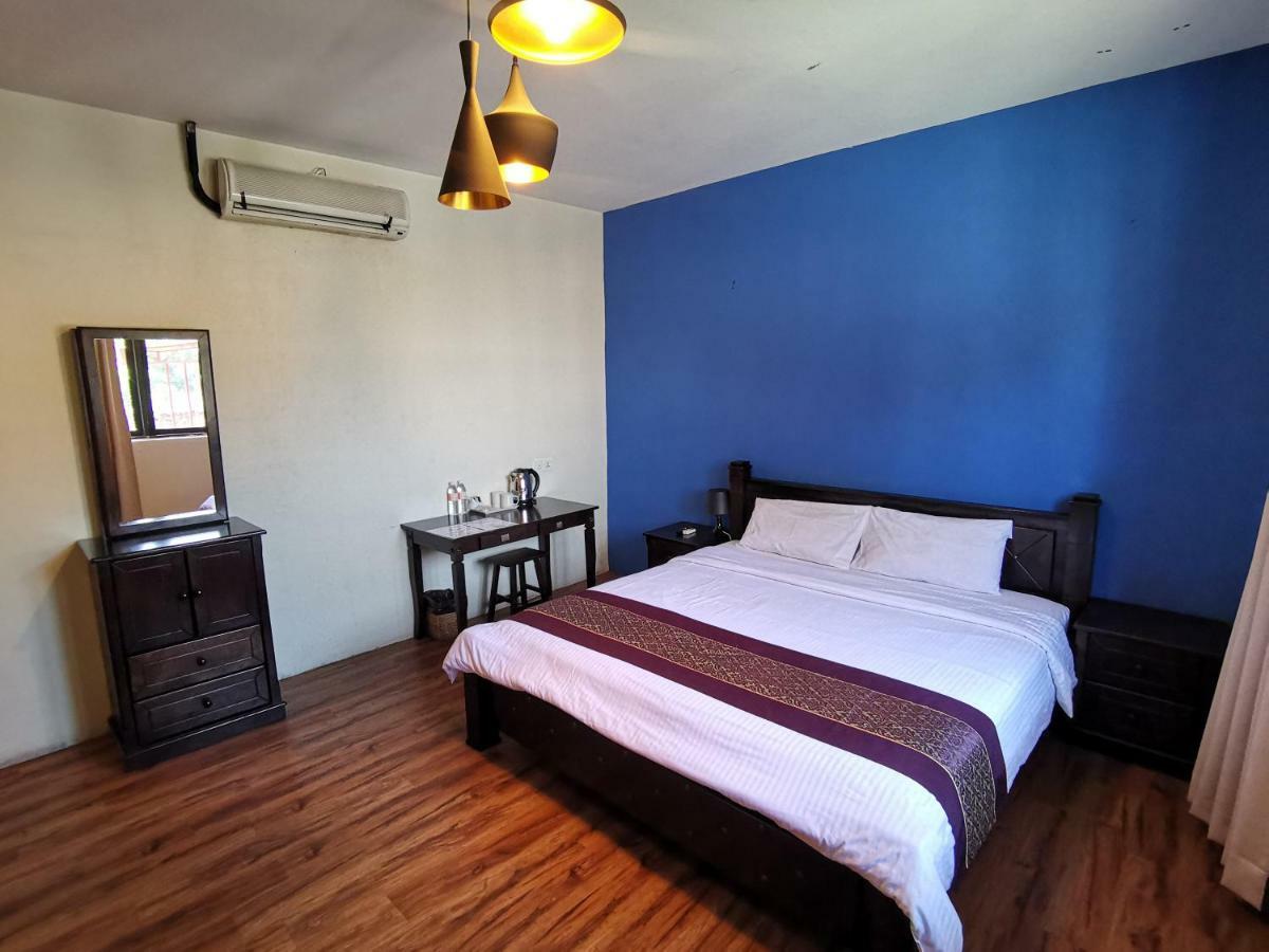 8 Boutique By The Sea Hotel Tanjung Tokong Екстериор снимка
