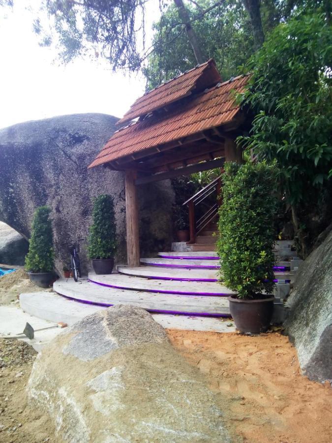 8 Boutique By The Sea Hotel Tanjung Tokong Екстериор снимка
