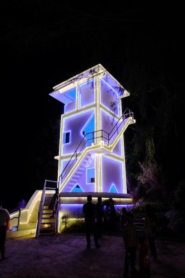 8 Boutique By The Sea Hotel Tanjung Tokong Екстериор снимка