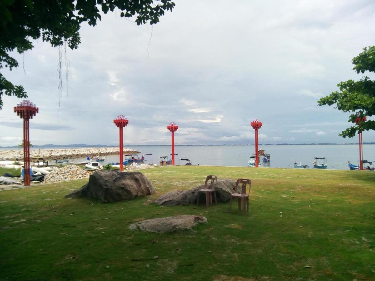 8 Boutique By The Sea Hotel Tanjung Tokong Екстериор снимка