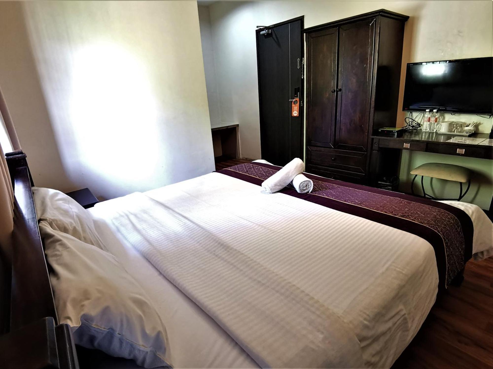 8 Boutique By The Sea Hotel Tanjung Tokong Екстериор снимка